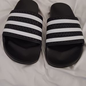Kids boys black adidas sandles size 4.